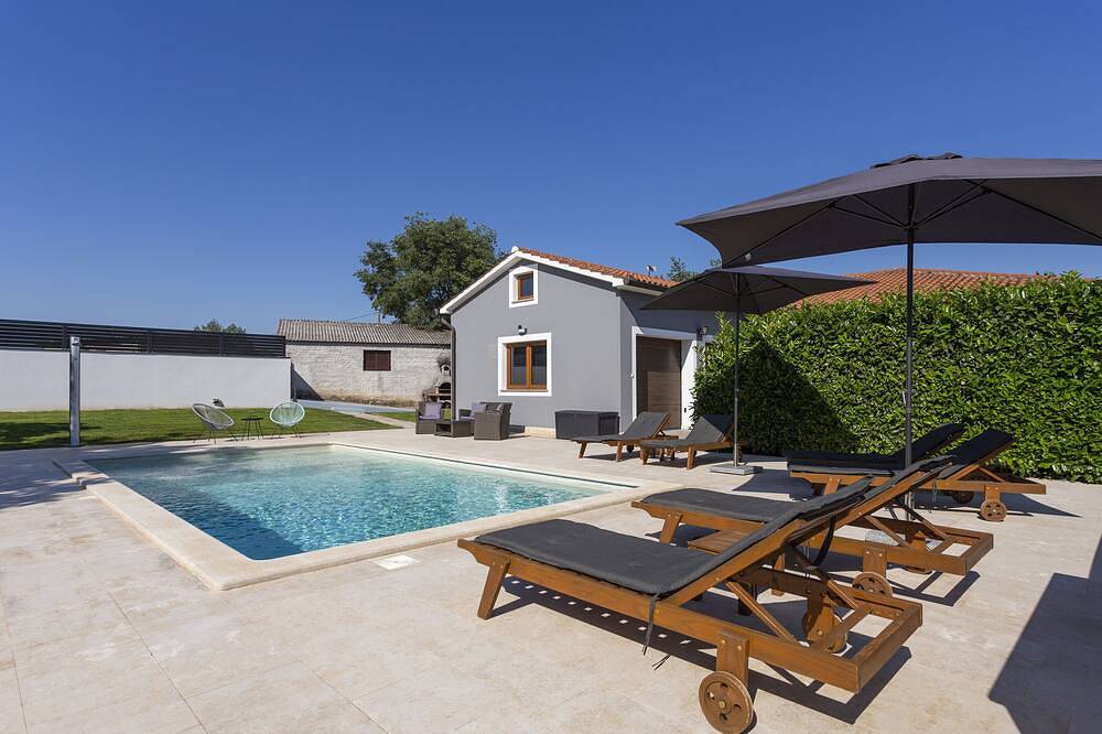 Villa Anavi mit privatem Pool und großem Garten für 8 Personen in Istrien, Kroatien in Barban, Südküste Istrien