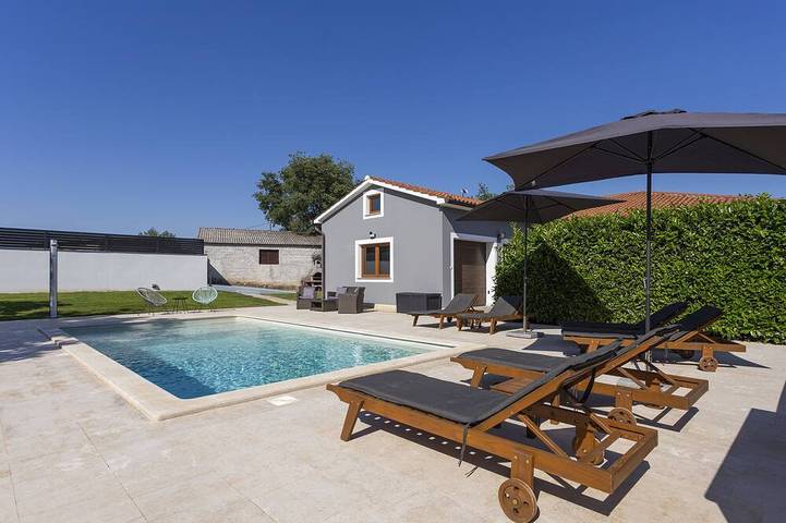 Villa für 8 Personen, mit Terrasse und Garten - 1