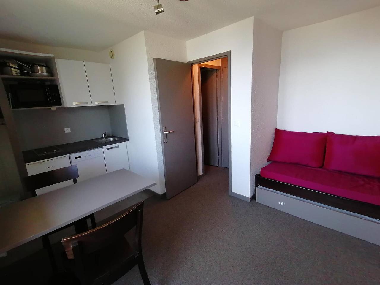 Entire studio, Renovated ski-in/ski-out studio in La Plagne, Aime-la-Plagne