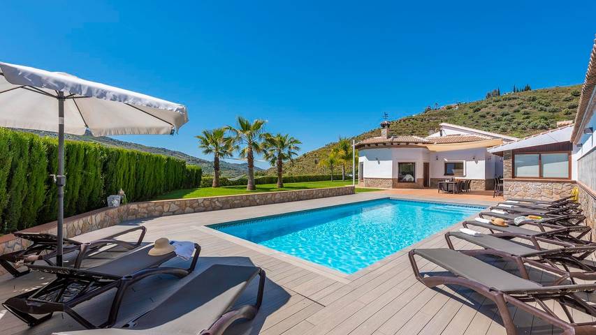 Chalet para 14 personas, con Balcón/Terraza además de Jacuzzi y Piscina en Axarquía