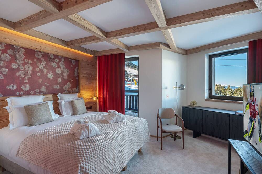Entire apartment, Luxury Ski-In/Ski-Out Apartment with Spa and Pool in Courchevel 1850 in Courchevel 1850, Saint-Bon-Tarentaise