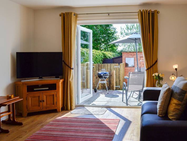 Log cabin for 2 people, with garden, with pets in Dumfries and Galloway