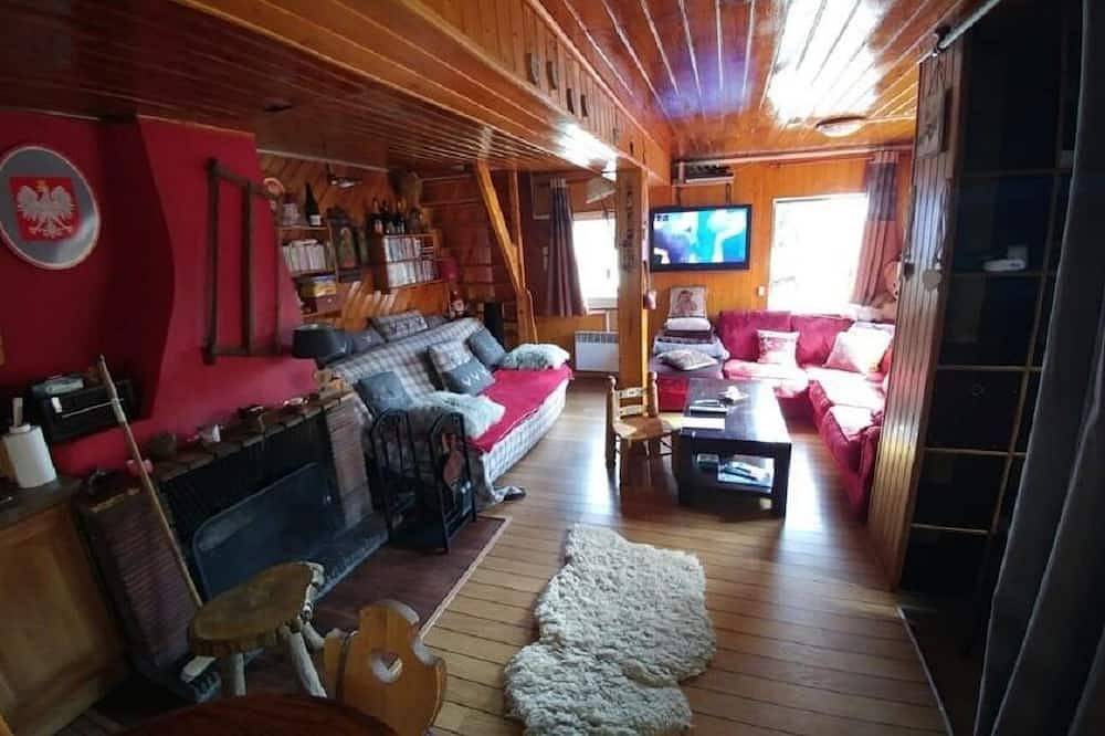 Authentic detached chalet on the Place d'Auron in Auron, Saint-Étienne-de-Tinée