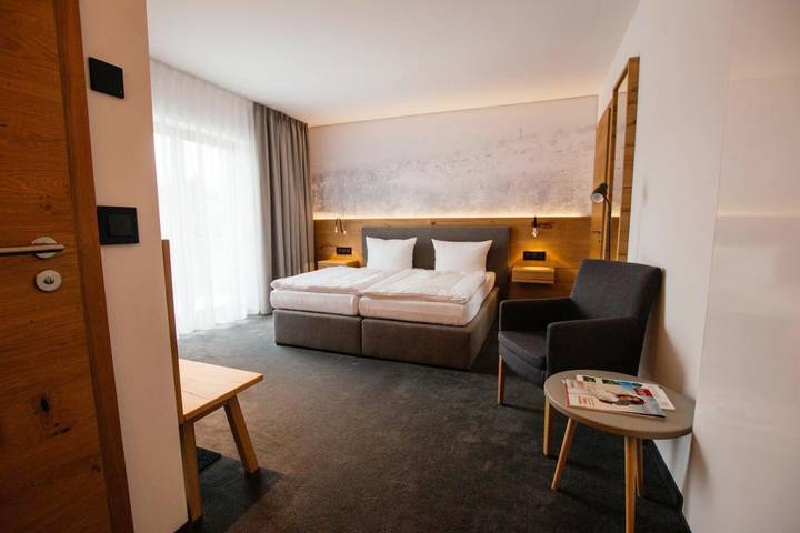 Hotel, mit Balkon und Terrasse sowie Garten und Sauna in Schöneck (Sachsen) - 4