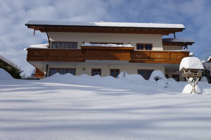 Ganze Ferienwohnung, Ferienwohnung Sonnenfeld - Ferienwohnung mit separatem Schlafzimmer, Schlafcouch im Wohnzimmer, Kaminofen in Samerberg, Bayerische Alpen