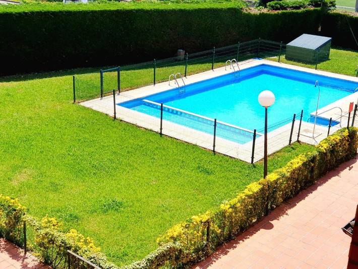 Apartamento de vacaciones para 5 personas, con piscina y vistas además de jardín y piscina para niños - 1