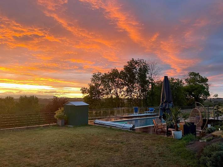 Gîte pour 2 personnes, avec vue ainsi que piscine et jardin à Saint-Martin-d'Août - 4