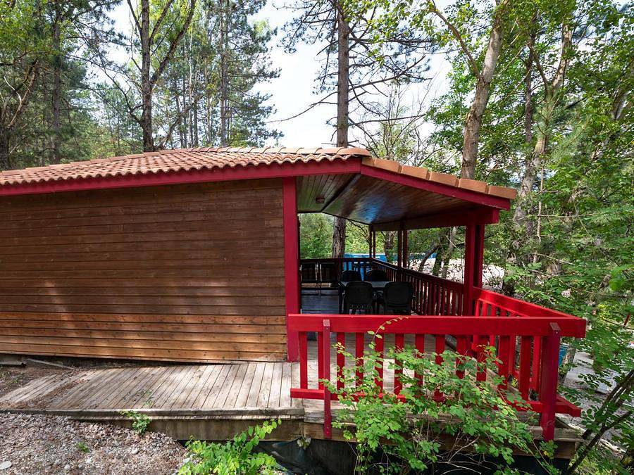 Flower Camping la Pinède - Chalet 2 personas - Pmr Standard l'O'douce 34m² - 1 habitación + terraza cubierta in Die, Parc naturel régional du Vercors