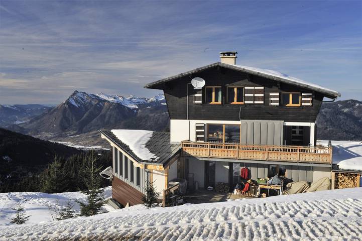 Ganze Wohnung, Appartement 'Chalet D' Egloo 10–12 Pers.' mit Bergblick, Gemeinschaftsgarten & Wlan in Samoëns, Region Bonneville