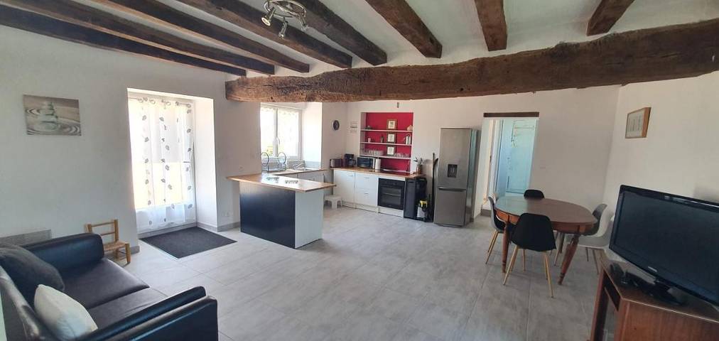 Location de vacances pour 6 personnes, avec vue et jardin à Fontaine-Guérin