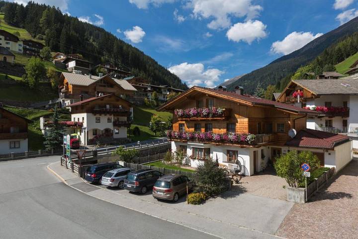 Ferienwohnung für 4 Personen, mit Terrasse und Garten sowie Ausblick