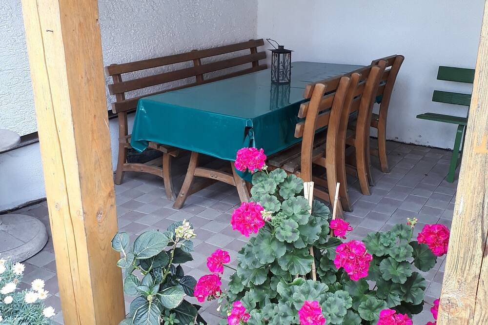 Ganze Wohnung, 3 Sterne Fewo,4 Personen!  familienfreundlich, ruhige zentraler Lage, neu renov. in Steinwiesen, Frankenwald