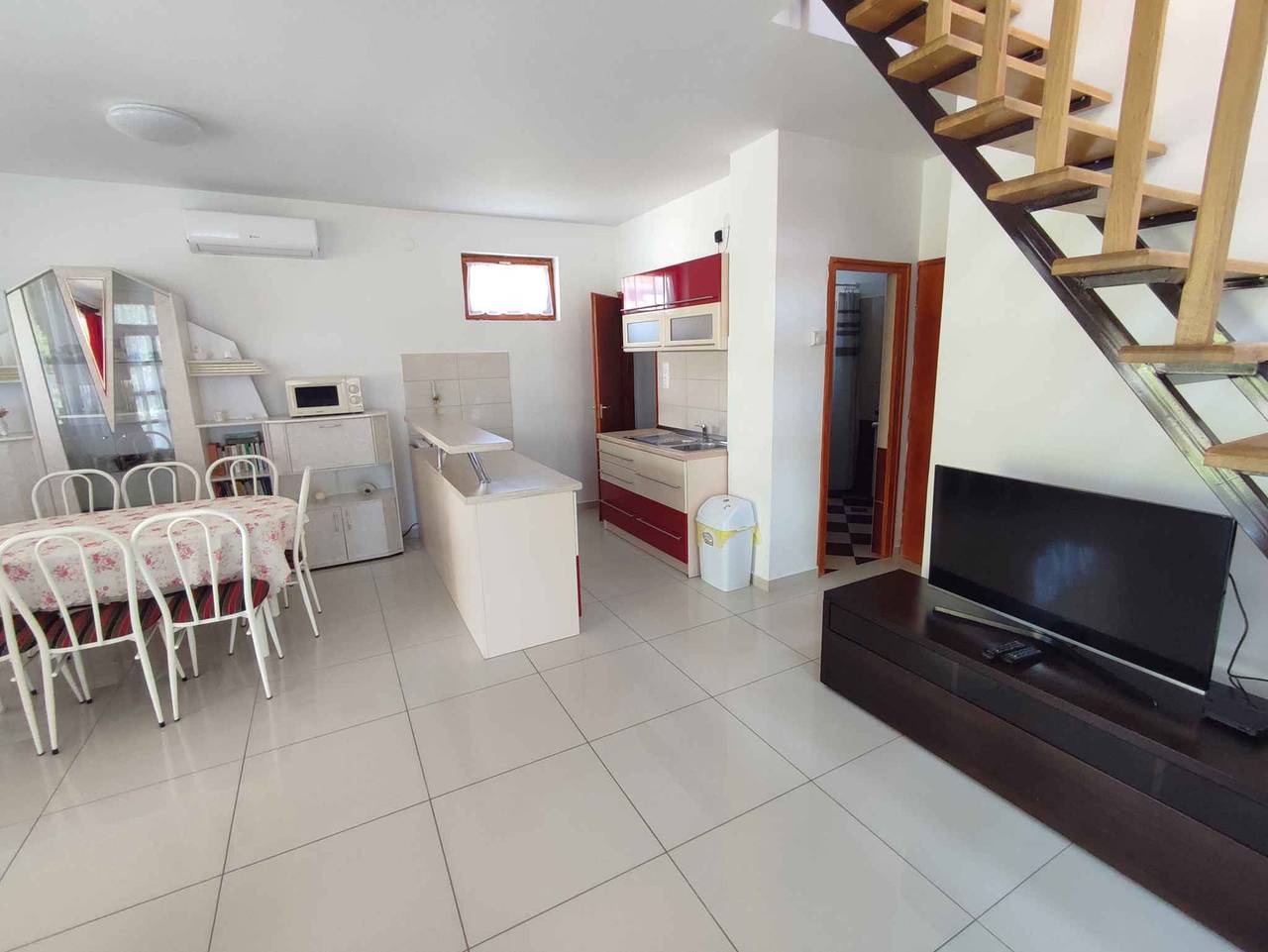 Ferienhaus mit Pool, Wlan und Klimaanlage  in Balatonkeresztur, Plattensee Südufer