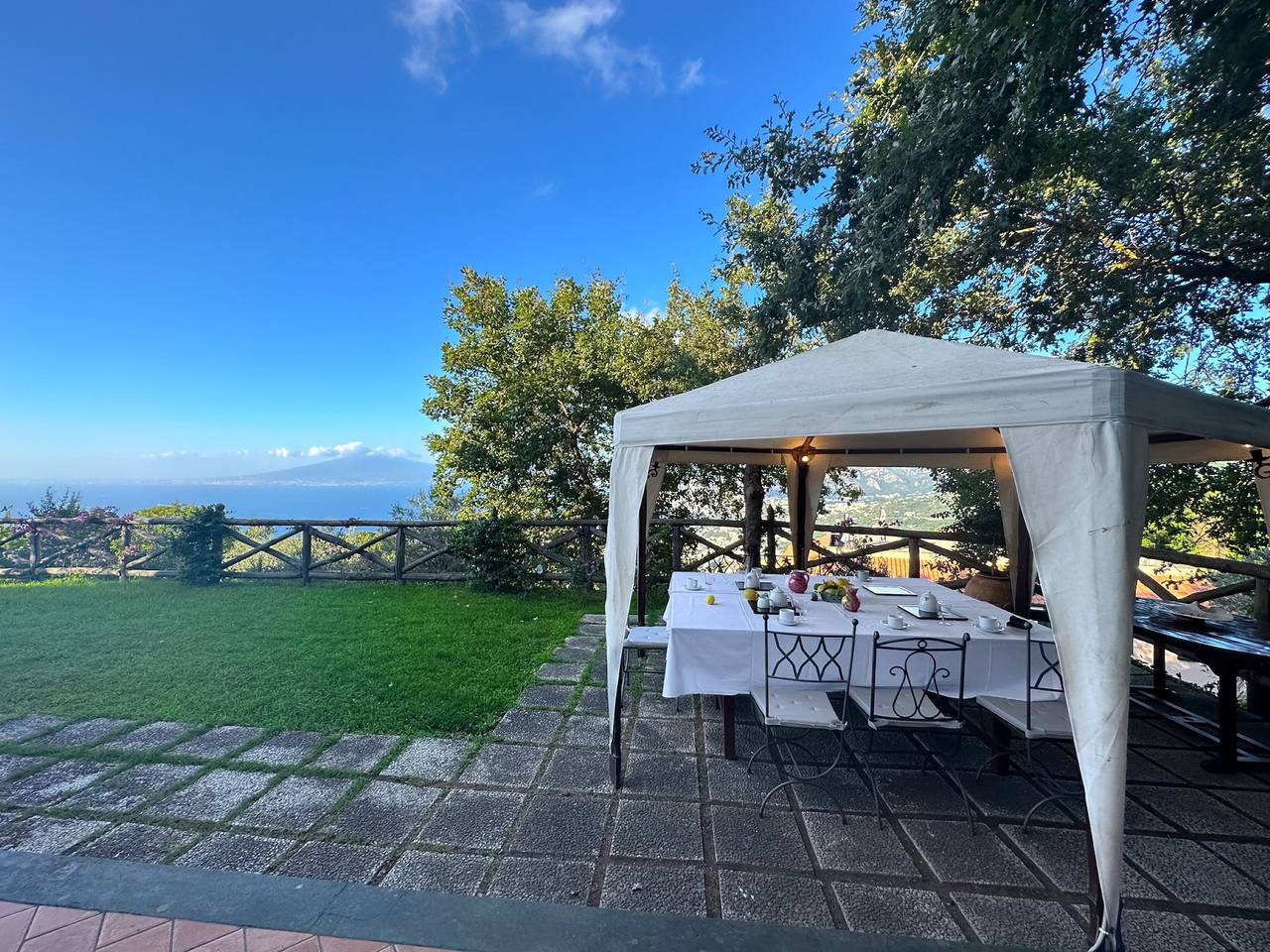 Amore Rentals - Villa Savoia con Vista Mare e Giardino in Sorrento, Napoli e dintorni