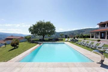 Gîte pour 3 personnes, avec jardin ainsi que terrasse et piscine dans Santa Marinha do Zêzere