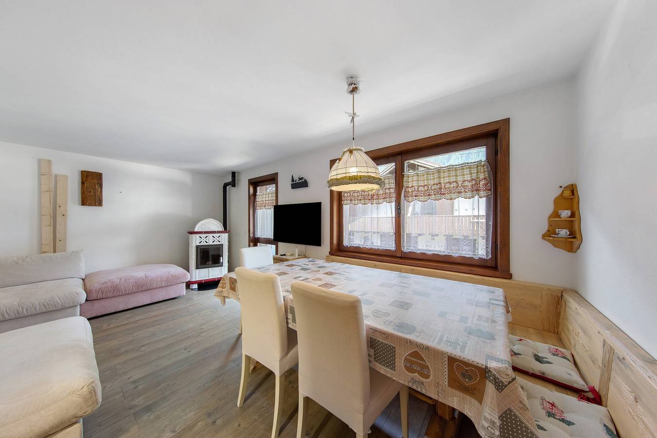 Apartamento entero, Apartamento 'Ciasa Valentina' con vistas a la montaña, balcón y Wi-Fi in Auronzo di Cadore, Dolomiti di Sesto