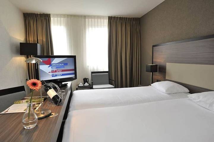 Ganze Wohnung, Peaceful Stay Near Nature w/ Dining and Parking! in Weert, Limburg (Niederlande)