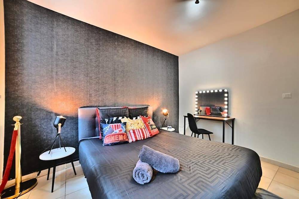 Entire apartment, ღ Olympia Saintais - Free Parking, Fibre, Ground Floor in Saintes, Saintes region