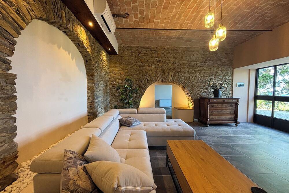 Relais Portaluna Incanto / 2Br, Sleeps 6, Garden, Langhe Views, Wifi in Mango , Langhe