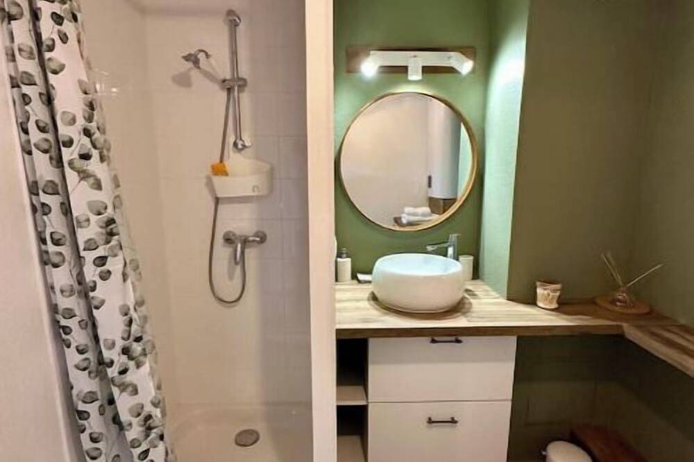 Entire apartment, Le Greenhouse * * * Studio Libourne in Libourne, Libourne region