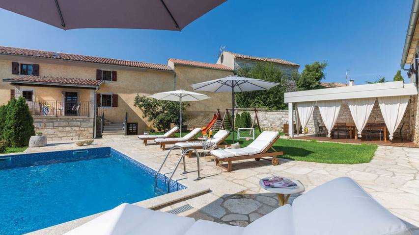 Villa für 14 Personen, mit Terrasse und Garten sowie Whirlpool in Kroatien - 2