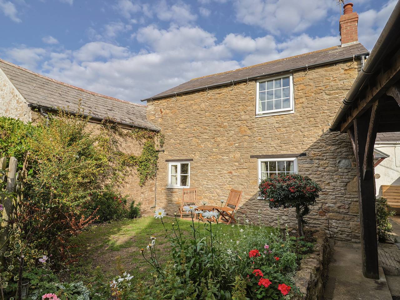 Vine Cottage in Burton Bradstock, Dorset