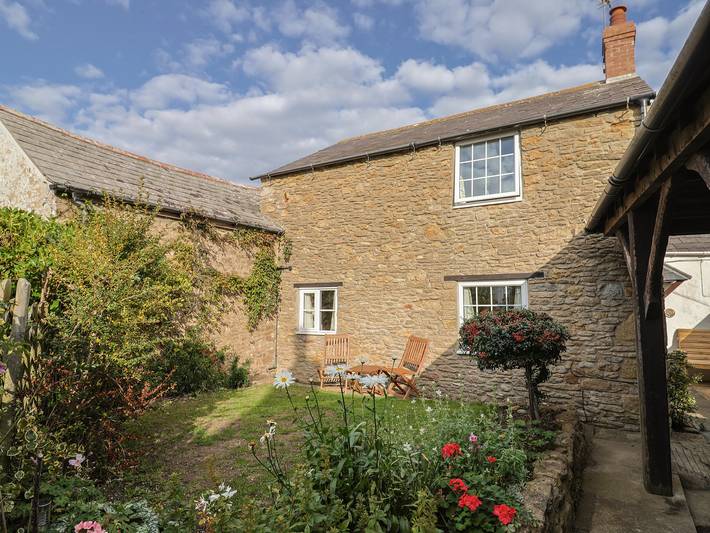 Cottage for 4 people, with garden in Burton Bradstock