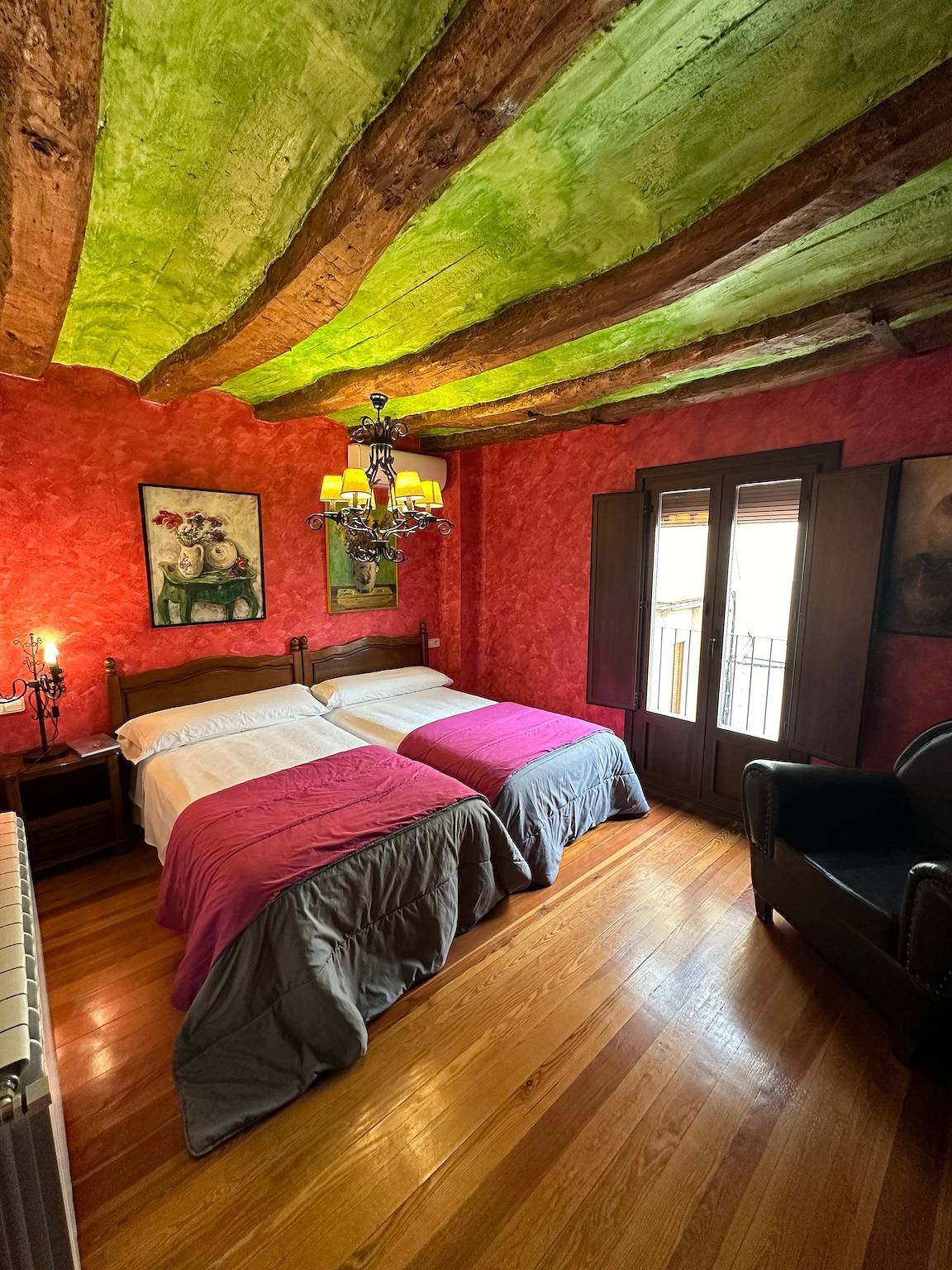 Kamer 'El Tordo' met bergzicht, wijnkelder en onbeperkt Spa-gebruik, foto 6