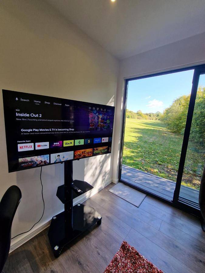 Entire apartment, Deluxe Cabin wrapped by nature in Dartford, Kent