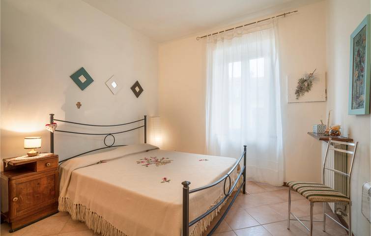 Appartement de vacances entier, 2km de la plage : Appartement avec parking, climatisation, jardin et Internet in Lido di Camaiore, Camaiore