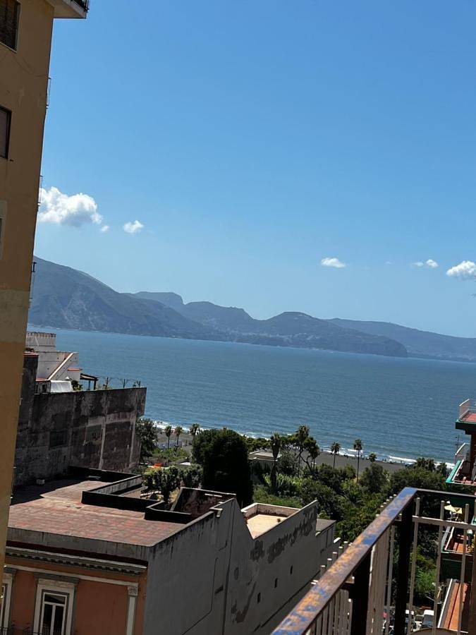Appartamento intero, Three-Bedroom Apartment in Lido Eldorado, Torre Annunziata