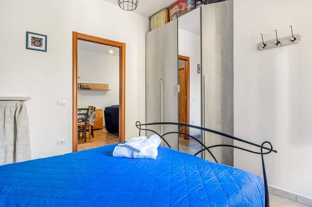 Ganze Wohnung, Guesthost - Cozy 70 sqm apartment with private parking space; accommodates up to 4 people plus camping cot on request.The courtyard is covered and privatewe are located in a renowned tourist resort on the Gulf of Cagliari.The accommodation consists of tw in Torre delle Stelle, Maracalagonis
