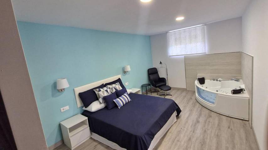 Apartamento de vacaciones para 2 personas, con jardín además de jacuzzi y terraza - 1