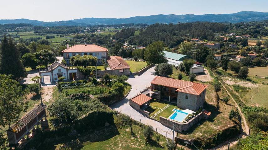 Appartement de vacances pour 4 personnes, avec Balcon et Terrasse ainsi que Jardin et Piscine