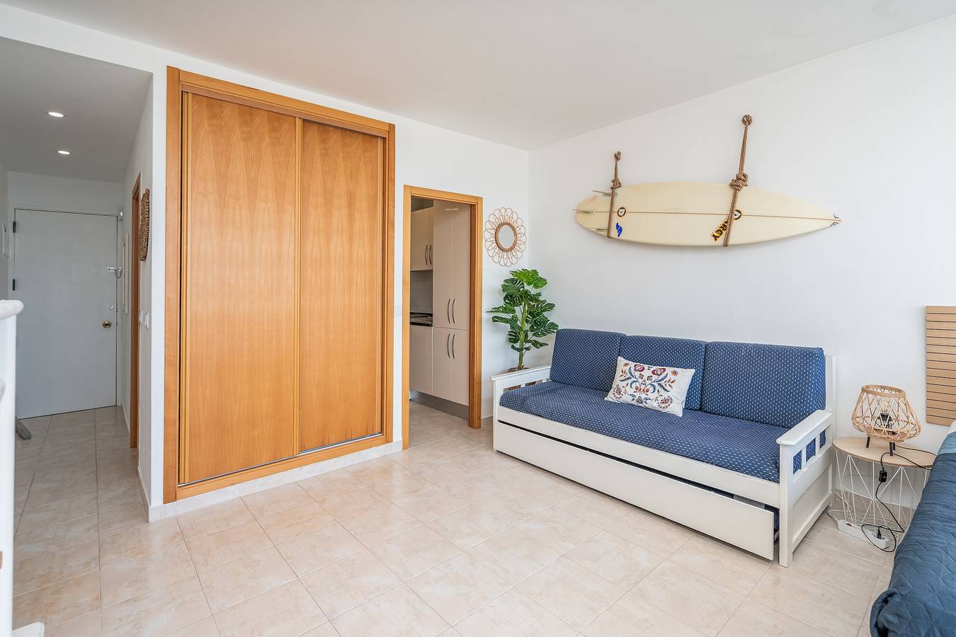 Ganze Wohnung, Ferienwohnung 'Modern Beach' mit Meerblick, Wi-Fi und Klimaanlage in Praia da Rocha, Portimão