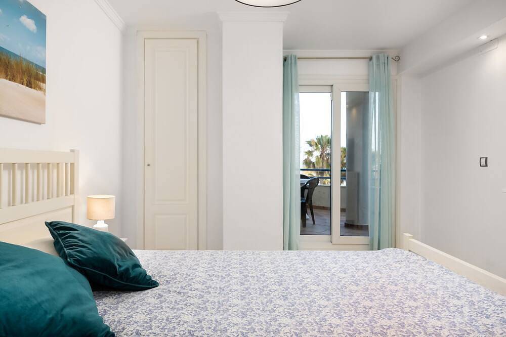 Apartamento entero, Primera línea de playa, vistas al mar, Sabinillas in San Luis de Sabinillas, Manilva