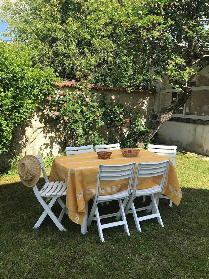 Location de vacances pour 9 personnes, avec Terrasse ainsi que Jardin et Vue à Arcy-sur-Cure