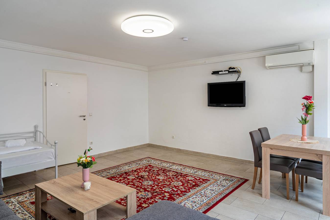 Ganze Wohnung, Ferienwohnung 'Aldars 2' mit Balkon, Wlan und Klimaanlage in München Ludwigsvorstadt, München