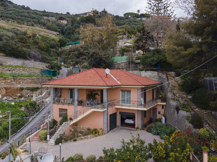Ferienhaus für 9 Personen, mit Balkon und Terrasse sowie Garten und Ausblick in Cipressa - 4