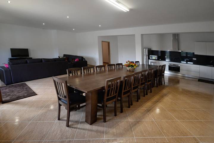 Location de vacances pour 14 personnes, avec terrasse ainsi que jardin et piscine à Celorico de Basto - 3