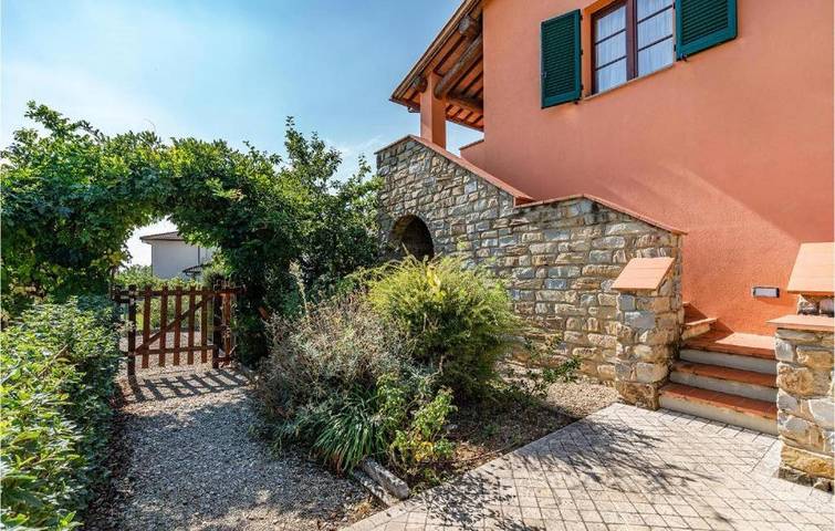 Location de vacances pour 4 personnes, avec vue ainsi que jardin et piscine à Loro Ciuffenna - 3