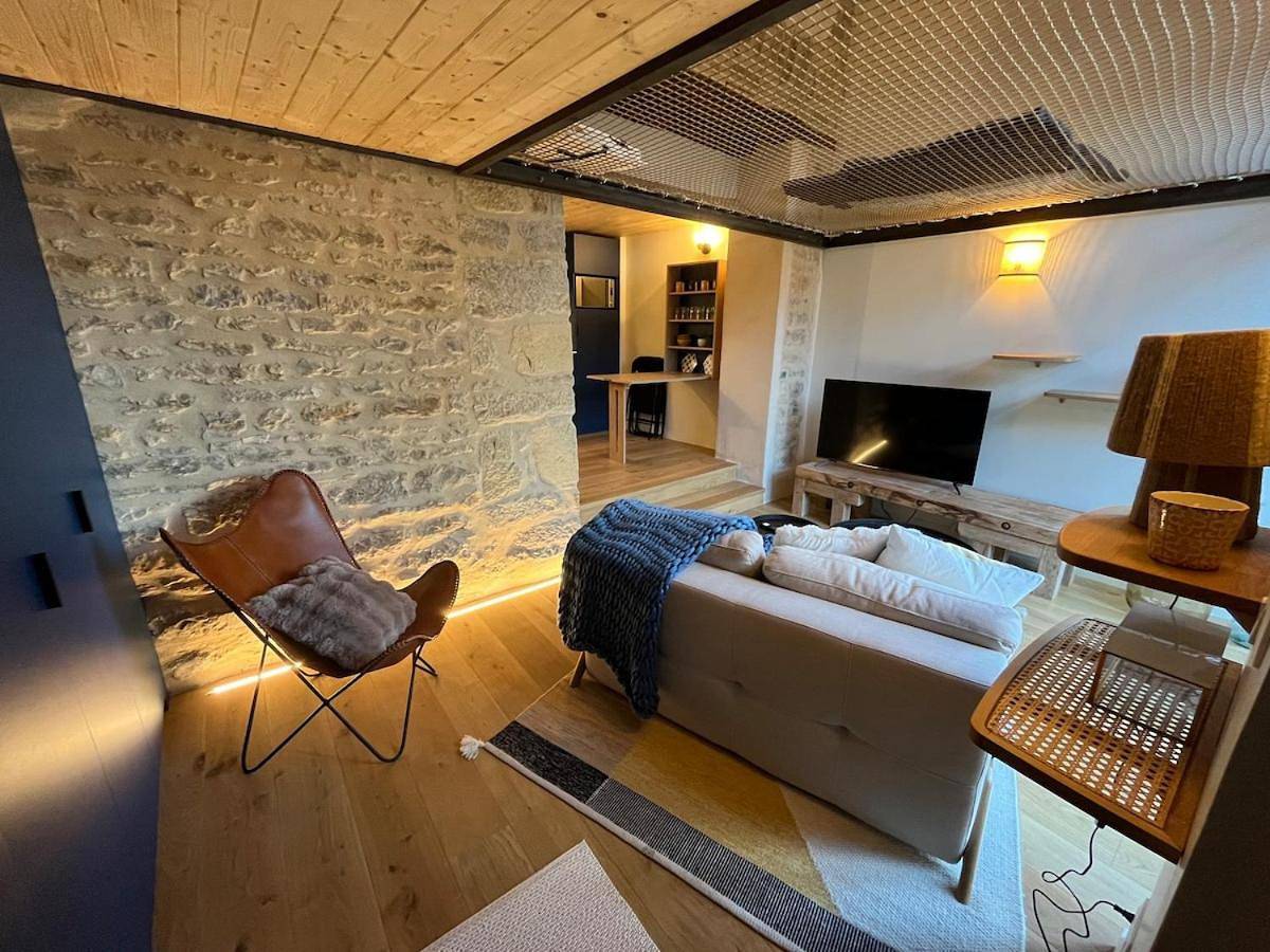 Appartement entier, One-Bedroom Apartment in Saint-Didier-au-Mont-d'Or, Lyon et ses environs