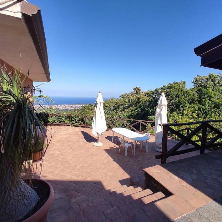 Gîte pour 2 personnes, avec Terrasse ainsi que Jardin et Vue à Milo - 3