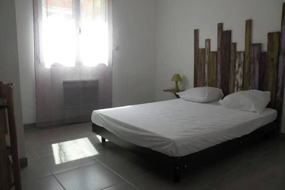 Villa for 10 people with pool and jacuzzi in Saint-Privat-des-Vieux, Cévennes