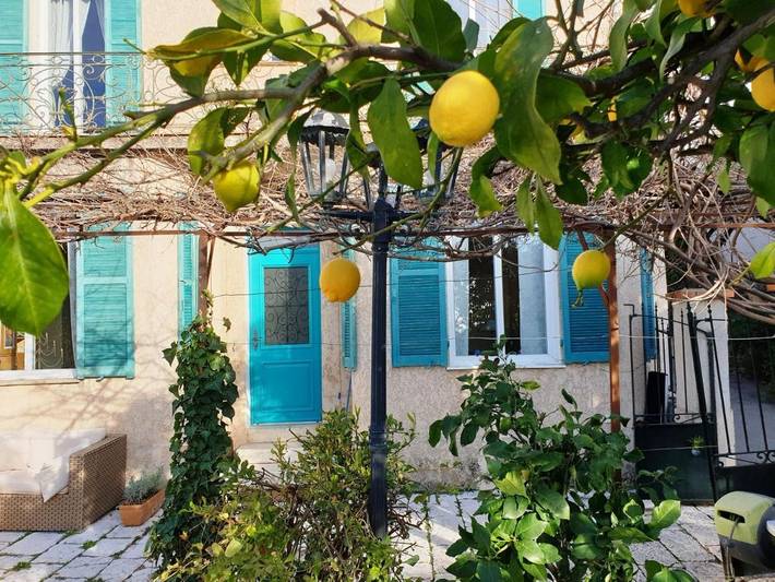Chambre d’hôte pour 2 personnes, avec vue et terrasse ainsi que piscine et jardin