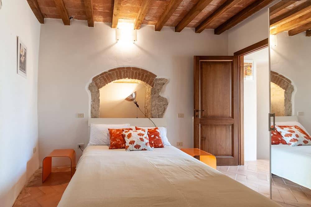 Entire apartment, Apartment facing the pool in medieval village with view of Todi in Todi, Perugia Province