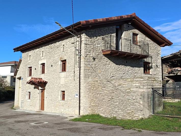 Casa de vacaciones para 14 personas, con jardín además de piscina para niños y vistas - 1