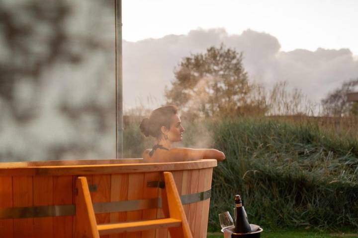 Gîte pour 2 personnes, avec sauna et jardin ainsi que piscine et jacuzzi