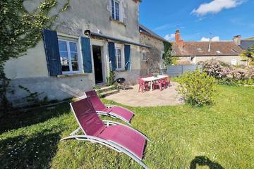 Gîte pour 14 personnes, avec terrasse, animaux acceptés à Crézancy-en-Sancerre