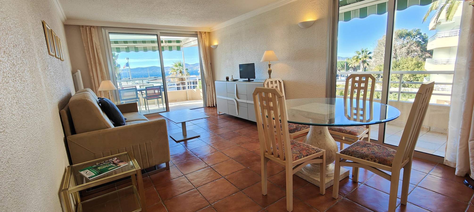 Appartement entier, Cocon d'amour de 50 m² avec piscine commune in Saint-Raphaël, Massif de l'Esterel